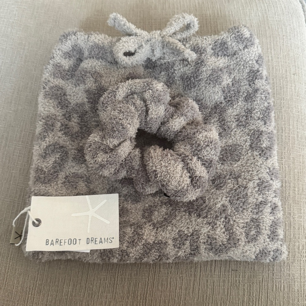 BAREFOOT DREAMS CozyChic™ Scrunchie & Bag Travel Set
